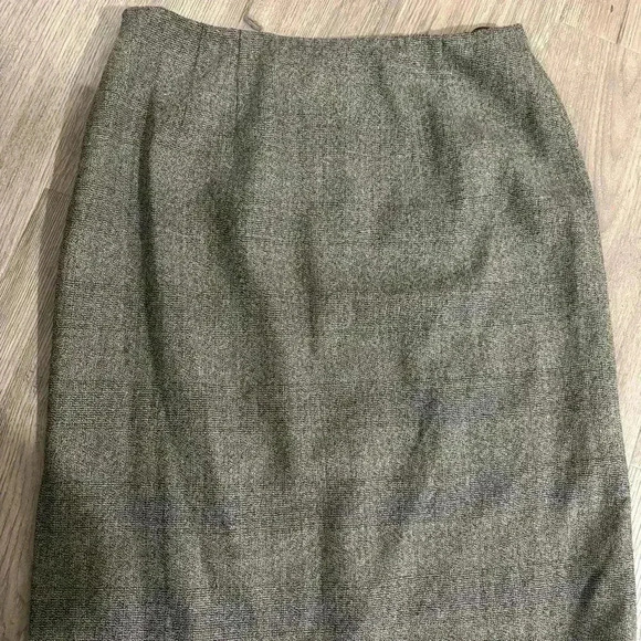 Linda Allard Ellen Tracy Women's 100% Wool Skirt, Brown, Side Slit Size 10 - Picture 6 of 9